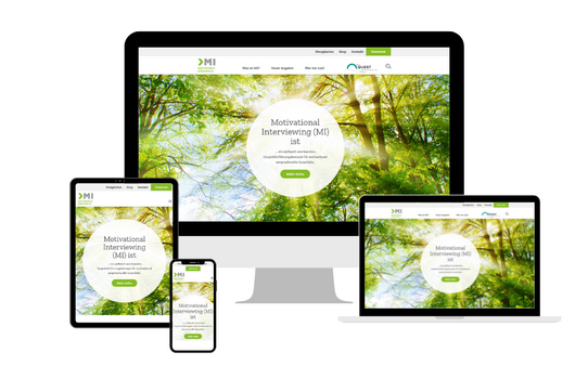 Beispiel der von comWEdia mit Contao umgesetzten Website www.motivational-interview.de auf verschiedenen Endgeräten.