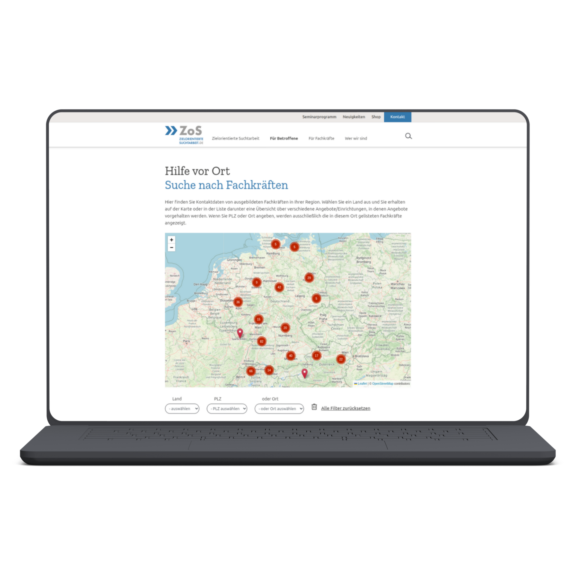 Die Seite Hilfe vor Ort mit der Suche nach Fachkräften auf der Website Zielorientierte Suchtarbeit auf dem Laptop.